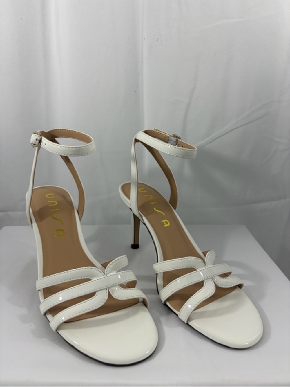 NWT Unisa Women’s Size 8 White Ankle-Strap Heels